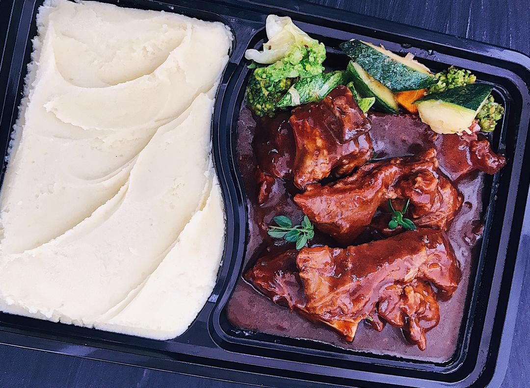 Lamb and gravy SMOLEFIKPOTS